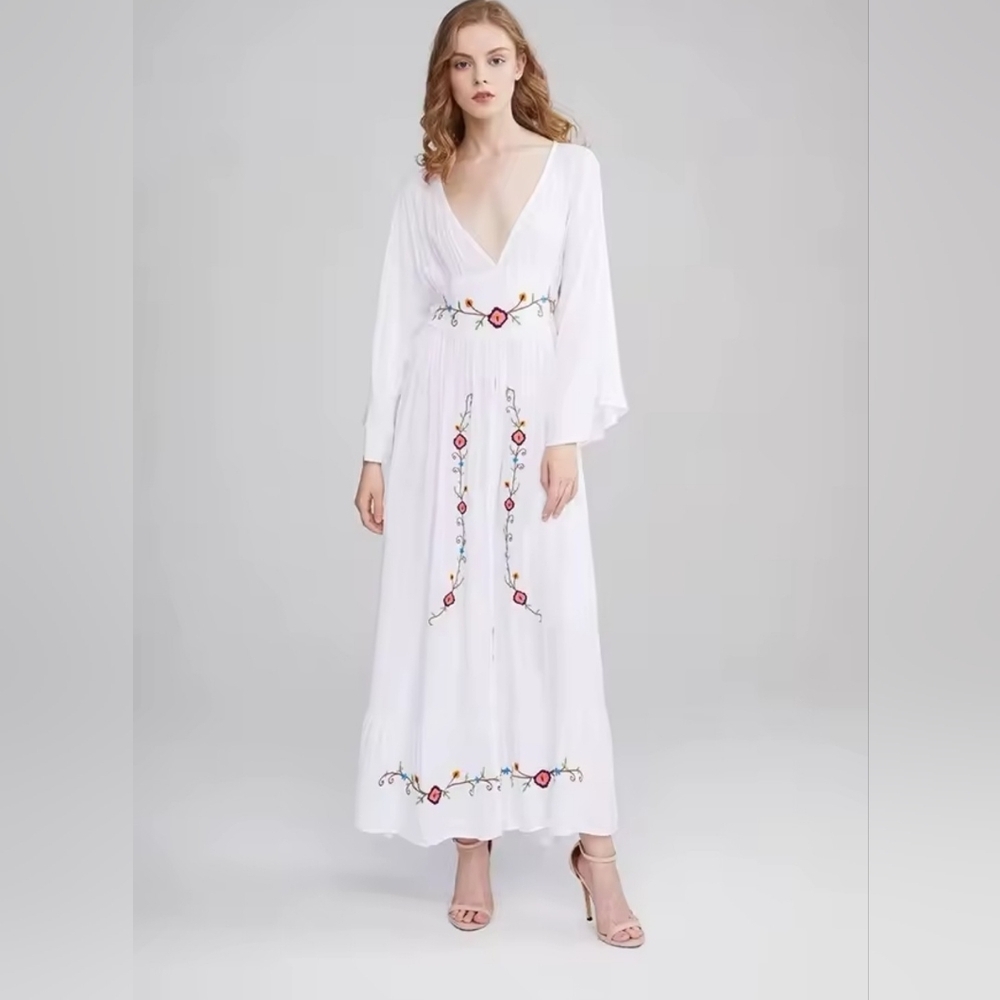 Chic White Floral Embroidered Long Sleeve Dress - Picture 1 of 15